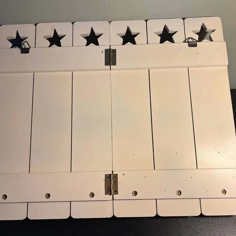 Rustic Farmhouse White Star Cutout Wall Shelf with 6 pegs
